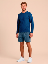 Ladda in bilden i gallerivisningen, Model Front: Uv Line Rashguard Longsleeve Uvpro Masc Cobalt Upf50+