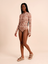 Ladda in bilden i gallerivisningen, Image 03: Uv Line Badeanzug Long Sleeve Swimsuit Macae Tie Dye Pitanga Upf50+