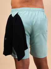 Ladda in bilden i gallerivisningen, Model Back: Uv Line Bermuda-Shorts Shorts Acqua Boxer Indigo Upf50+