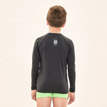 Ladda in bilden i gallerivisningen, Model Back: Uv Line Rashguard Acqua Qr Code Preto Upf50+