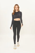 Ladda in bilden i gallerivisningen, Model Front: Uv Line Fitness-Shorts Legging Fit Aspen Black Upf50+