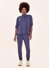 Ladda in bilden i gallerivisningen, Model Front: Uv Line Hemdblusenkleid Shirt Copa Navy Blue Upf50+