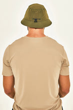 Ladda in bilden i gallerivisningen, Model Back: Uv Line Eimerhut Hat Toronto Colors Masc Military Green Upf50+