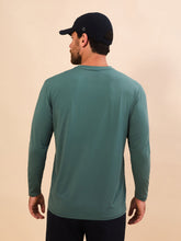 Ladda in bilden i gallerivisningen, Model Back: Uv Line Rashguard Longsleeve New Fit Textura Masc Verde Jade Upf50+
