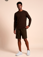Ladda in bilden i gallerivisningen, Model Front: Uv Line Rashguard Longsleeve New Fit Textura Masc Brown Upf50+
