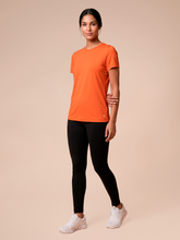 Ladda in bilden i gallerivisningen, Model Front: Uv Line Strandtop T-Shirt Uvpro Fem Pitanga Upf50+