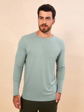 Ladda in bilden i gallerivisningen, Model Front: Uv Line Rashguard Longsleeve New Fit Masc Verde Agua Upf50+