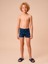 Ladda in bilden i gallerivisningen, Model Front: Uv Line Jungen-Badehose Swim Trunks Kids Pirates Fun Upf50+