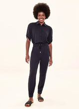 Ladda in bilden i gallerivisningen, Model Front: Uv Line Strandhosen Pants Fem Basic Black Upf50+