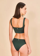 Ladda in bilden i gallerivisningen, Model Back: Uv Line Set Set Fit Color Green Cactus Upf50+