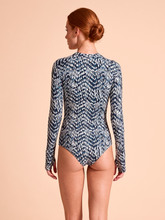 Ladda in bilden i gallerivisningen, Model Back: Uv Line Badeanzug Swimsuit Macae Tie Dye Blue Upf50+