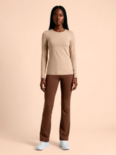 Ladda in bilden i gallerivisningen, Model Front: Uv Line Rashguard Longsleeve Fem New Fit Sand Upf50+