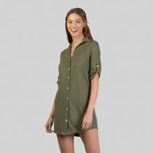 Ladda in bilden i gallerivisningen, Image 02: Uv Line Strandkleid Shirtdress Copenhagen Verde Militar Upf50+