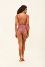 Ladda in bilden i gallerivisningen, Model Back: Uv Line Badeanzug Swimsuit Shine Malva