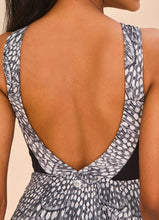Ladda in bilden i gallerivisningen, Model Back: Uv Line Badeanzug Swimsuit Verena Asas Upf50+
