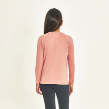 Ladda in bilden i gallerivisningen, Model Back: Uv Line Rashguard Longsleeve Uprpo Inf Rose Upf50+
