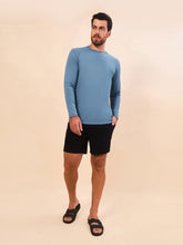 Ladda in bilden i gallerivisningen, Model Front: Uv Line Rashguard Longsleeve Uvpro Masc Indigo Upf50+
