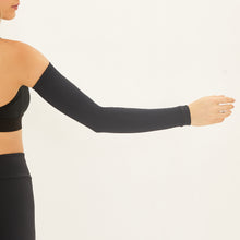 Ladda in bilden i gallerivisningen, Model Back: Uv Line Handschuhe Long Sleeve Black Upf50+
