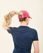 Ladda in bilden i gallerivisningen, Beach Tennis Cap Fuchsia UPF50+
