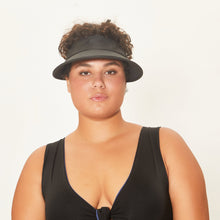 Ladda in bilden i gallerivisningen, Model Front: Uv Line Visor Visor Leblon Militar Green Upf50+

