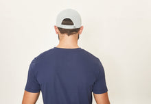 Ladda in bilden i gallerivisningen, Model Back: Uv Line Mützen Cap Uv Pro Masc Grey Upf50+
