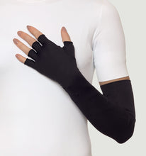 Ladda in bilden i gallerivisningen, Model Front: Uv Line Handschuhe Extra Long Gloves Uni Black Upf50+
