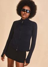 Ladda in bilden i gallerivisningen, Image 03: Uv Line Rashguard Jacket Fem New Fit Black Upf50+
