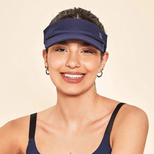 Ladda in bilden i gallerivisningen, Model Front: Uv Line Visor Elastic Visor Navy Blue Upf50+
