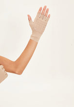 Ladda in bilden i gallerivisningen, Image 02: Uv Line Handschuhe Short Gloves Anti-Aging Uni Chocolate Upf50+
