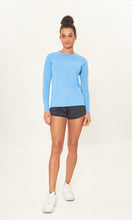 Ladda in bilden i gallerivisningen, Model Front: Uv Line Rashguard Camiseta Uv X Pro Ml Azul Claro Upf50+
