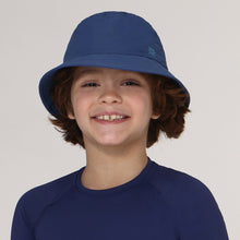 Ladda in bilden i gallerivisningen, Model Front: Uv Line Eimerhut Hat Basic Kids Inf Navy Blue Upf50+
