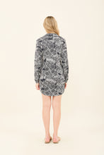 Ladda in bilden i gallerivisningen, Model Back: Uv Line Hemdblusenkleid Shirtdress Dalia Marinho Upf50+
