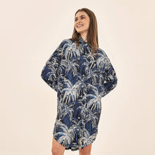 Ladda in bilden i gallerivisningen, Model Front: Uv Line Hemdblusenkleid Shirtdress Ipanema Coqueiros Marinho Upf50+
