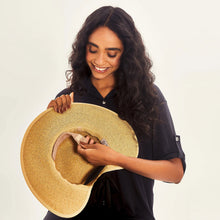 Ladda in bilden i gallerivisningen, Image 05: Uv Line Schlapphut Hat Santorini Imp Fem Wheat Upf50+
