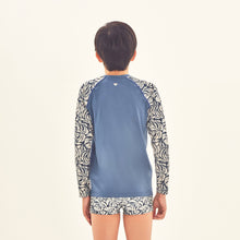 Ladda in bilden i gallerivisningen, Model Back: Uv Line Rashguard Rash Guard Kids Costela Aco Off White Upf50+

