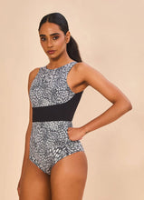Ladda in bilden i gallerivisningen, Model Front: Uv Line Badeanzug Swimsuit Verena Asas Upf50+
