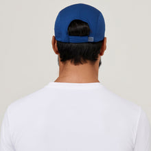 Ladda in bilden i gallerivisningen, Model Back: Uv Line Mützen Cap Athletic Dry 2021 Masc Nav Yblue Upf50+
