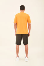 Ladda in bilden i gallerivisningen, Model Back: Uv Line Rashguard Longsleeve Uvpro Laranja Upf50+
