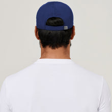 Ladda in bilden i gallerivisningen, Model Back: Uv Line Mützen Cap Uv Pro Masc Navy Blue Upf50+
