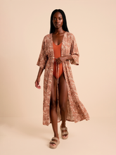 Ladda in bilden i gallerivisningen, Model Front: Uv Line Hemdblusenkleid Long Shirtdress Tie Dye Pitanga Upf50+
