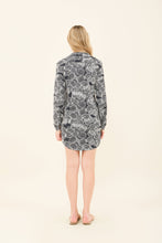 Ladda in bilden i gallerivisningen, Model Back: Uv Line Hemdblusenkleid Shirtdress Dalia Marinho Upf50+
