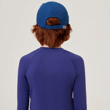 Ladda in bilden i gallerivisningen, Model Back: Uv Line Mützen Cap Teens Colors Inf Navyblue Upf50+
