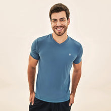 Ladda in bilden i gallerivisningen, Model Front: Uv Line T-Shirts Für Herren T-Shirt Sport Fit Aco
