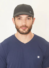 Ladda in bilden i gallerivisningen, Model Front: Uv Line Mützen Cap Uv Pro Masc Black Upf50+
