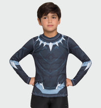 Ladda in bilden i gallerivisningen, Model Front: Uv Line Rashguard Acqua Pantera Negra V20 Ml Inf Estampa
