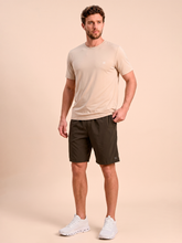 Ladda in bilden i gallerivisningen, Model Front: Uv Line Bermuda-Shorts Shorts New Fit Masc Brown Upf50+
