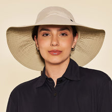 Ladda in bilden i gallerivisningen, Model Front: Uv Line Schlapphut San Diego Areia Kaki Upf50+
