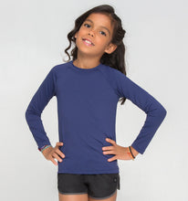 Ladda in bilden i gallerivisningen, Model Front: Uv Line Rashguard Longsleeve Uvpro Kids Navy Blue Upf50+
