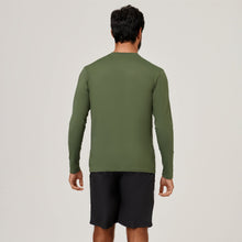 Ladda in bilden i gallerivisningen, Model Back: Uv Line Rashguard Longsleeve Uvpro Green Militar Upf50+
