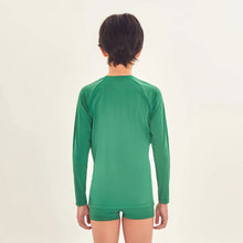 Ladda in bilden i gallerivisningen, Model Back: Uv Line Rashguard Longsleeve Uvpro Kids Verde Brasil Upf50+
